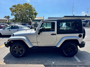 รถจี๊ปแรงเลอร์ ปี 2007 รุ่น 3.8 ซาฮาร่า 2 ประตู เกียร์ออโต้ พวงมาลัยขวา คุณภาพดี ราคาประหยัด มือสอง - Product Image 5