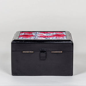 Boîte à bijoux artisanale en bois imprimée et personnalisée, avec un savoir-faire artistique, pour le rangement et la décoration culturelle de la maison - Product Image 1