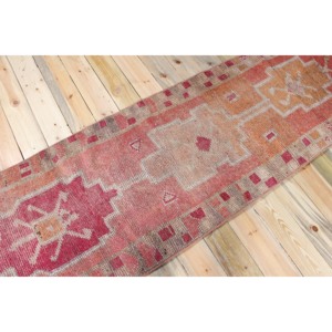 Tapis Herki 2,7x8,3 pieds, tapis turc écologique en laine rose patchwork avec envers en latex - Product Image 2