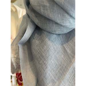 Pañuelo de Lino Azul Paloma para Protección Solar, Elegante y Transpirable - Product Image 3