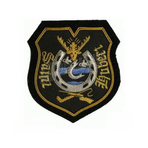 Vente en gros de nouveaux insignes de broderie à la main de haute qualité en métal et chenille pour uniformes - Product Image 2