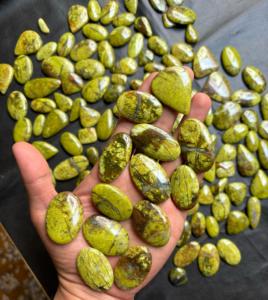 Cabochon en cristal d'opale verte naturelle Lot de gros de pierres précieuses en vrac Pierre en cristal d'opale verte naturelle pour bague pendentif bijoux - Product Image 1