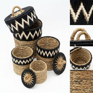 Ensemble de paniers en macramé en écorce de bananier naturelle, noir et blanc, avec couvercle en zigzag et poignée arquée, pour le rangement du linge, décoration et design artistique pur - Product Image 2