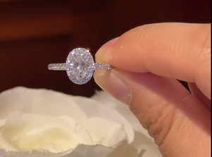 Bague classique ovale avec halo pavé, diamant de laboratoire de 1 carat, aspect 2 carats, or 10K/14K/18K plaqué rhodium, certifiée IGI - Product Image 2