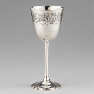 GoldenGrail Divine Grace Calice à vin en métal orné Gobelet traditionnel à finition antique pour les rituels religieux et les autels d'église - Product Image 2