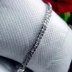 Bracelet en moissanite de 2mm, coupe princesse, bracelet de tennis en argent sterling 925 pour cadeau d'anniversaire - Product Image 1