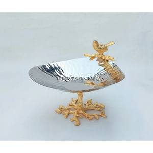 Tazón de decoración de textura martillada pulida brillante de metal resistente de aspecto atractivo con pájaro chapado en oro y Base de diseñador única - Product Image 3