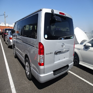 Mini autobús Hiace To-yo-ta Haice Van Mini autobús de segunda mano 13 asientos de pasajeros a la venta - Product Image 5