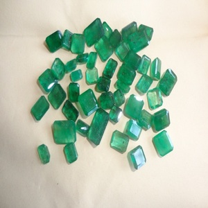 NATUREL SUPER BONNE QUALITÉ ÉMERAUDE PIERRES EN LIBRE AVEC UNE EXCELLENTE COULEUR VERTE SUPER NATURELLE ET UN LUSTRE AAA, AVEC UNE BONNE COUPE. - Product Image 3