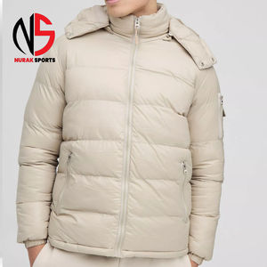 แจ็คเก็ตพัฟเฟอร์บุใยสังเคราะห์แบบมีแผ่นรองรับแรงกระแทก ดีไซน์ล่าสุด เงางาม กันลม อุ่นสบาย สีสโตน สำหรับฤดูหนาว แจ็คเก็ตบุใยสังเคราะห์สำหรับผู้ชาย รุ่นปี 2026 - Product Image 1