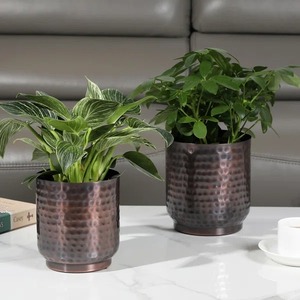 Jardinière en métal doré de qualité supérieure avec texture martelée parfaite pour le style de maison contemporain et classique - Product Image 5