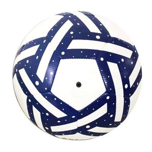 Ballon de football de futsal de haute qualité, taille 4, en PU, cousu à la machine, logo personnalisé OEM, entraînement en salle et en extérieur, vente en gros - Product Image 4