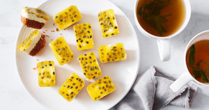 Blocs de pulpe de fruit de la passion surgelés IQF avec pépins, qualité export, pour smoothies, desserts et boissons, 99 GD Bio - Product Image 6