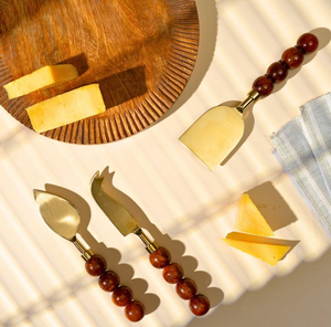 Couteau à fromage en métal fait à la main au design moderne et de luxe avec manche Vaisselle à utiliser - Product Image 3