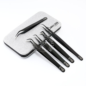 Pince à cils personnalisée à pointe en fibre, 90 degrés, 14 cm, avec embout isolant courbé et design à prise souple - Product Image 1