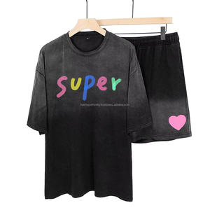 เสื้อยืดและกางเกงขาสั้นผู้ชายแบบเซ็ต ลายกราฟิกโลโก้ ออกแบบเองได้ ผลิตตามสั่ง ผ้าฝ้าย 100% ซักย้อมสีเอซิด สำหรับฤดูร้อน - Product Image 1