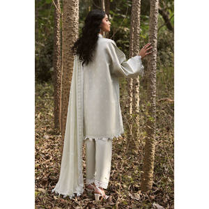 Ensemble de costume en lawn brodé 3 pièces pour femmes avec dupatta en mousseline brodée KD-62004 - Product Image 5