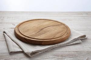 Tabla de cortar de madera elegante y duradera para utensilios de cocina Fácil de limpiar y personalizable con grabado para preparar y servir alimentos - Product Image 4