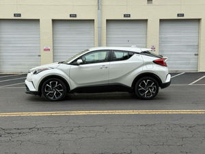 2018 Toyota 2017 XLE Premium con caja de cambios automática Asientos de cuero Cámara trasera Neumáticos R17/R20 Hilux Corolla Variant Gas-Fueled - Product Image 5