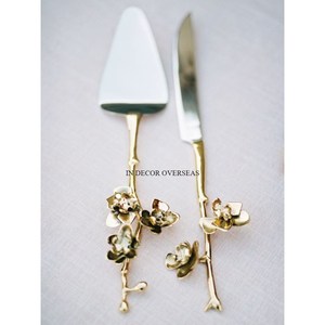 มีดเสิร์ฟเค้กโลหะขัดเงาสีเงินพร้อมด้ามจับดีไซน์แฟนซีที่ไม่เหมือนใคร - Product Image 3