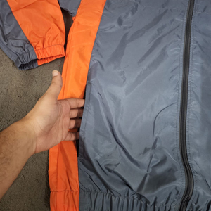 Ensemble court coupe-vent pour homme, design léger et extensible, 100% polyester, logo personnalisé pour les activités de plein air et les séances d'entraînement - Product Image 4