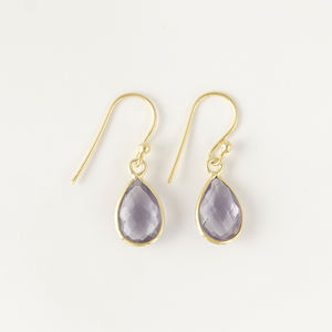 Pendientes de Lágrima de Amatista con Acabado Dorado, Pendientes Minimalistas con Gema Morada y Gancho para Mujer - Product Image 1