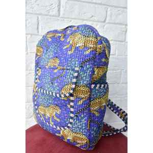 Mochila Unisex Le Souvenirs de Lujo, Impermeable, con Protección RFID, Ligera, con Patrón de Letras, Forro de Algodón Orgánico Suave, 25-50L - Product Image 3