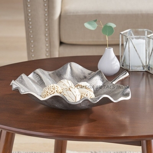 Vente chaude argent texturé feuille ondulée Design bol en métal élégant accent décoratif pour Table à manger pièce maîtresse et décor à la maison - Product Image 1