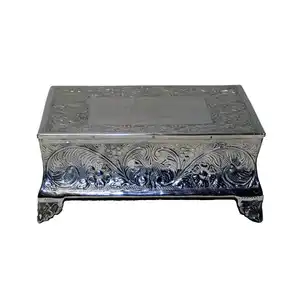 Top Trendy Aluminum Embossed Square Cake Stand Plain Polished Handcrafted Metal Customized High Selling Cake Stand For Sale