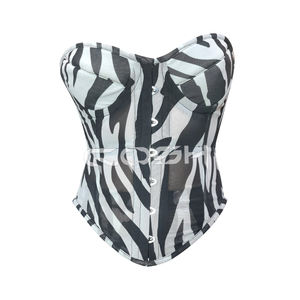 Top corset en maille zèbre noir et blanc tendance avec short taille haute en maille |   Ensemble deux pièces respirant pour femmes, pour les soirées - Product Image 3