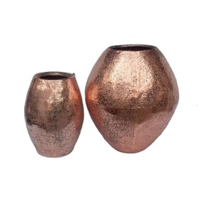 Vase à fleurs en aluminium de qualité bets avec base Mabel et Vases à fleurs en métal de haute qualité fabriqués en Inde - Product Image 2