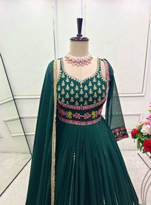 Lanzamiento del nuevo diseñador Tradition Look Heavy Fox Georgette Gwon Pent & Dupatta Set - Product Image 2