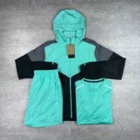 Ensemble de survêtement 3 pièces personnalisé pour homme : veste coupe-vent à capuche, pantalon de jogging et t-shirt de sport à séchage rapide pour la course et l'entraînement en extérieur