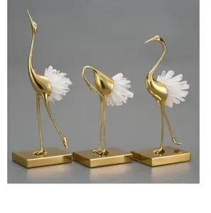 Estatuas de ciervos de animales artificiales de aluminio de arte de calidad superior en ESCULTURA de revestimiento dorado elegante para decoración de mesa de oficina en casa - Product Image 5