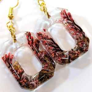 Boucles d'oreilles créoles élégantes en résine en forme de C, nouveau design de bijoux de mode en diamant pour filles et femmes | parfaites pour un usage quotidien et des vêtements de fête - Product Image 4