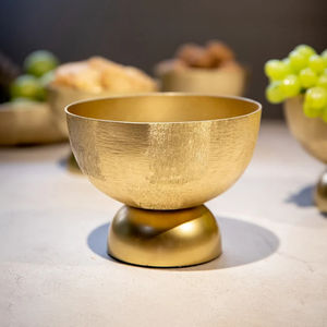 Bol en métal doré avec socle pour fruits secs, collations, desserts, vaisselle décorative artisanale pour la décoration de table à manger - Product Image 1