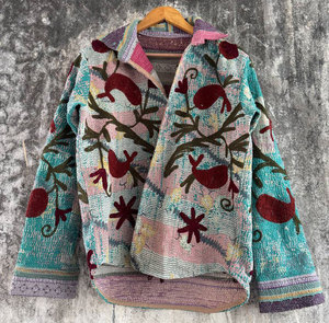 Veste en coton bohème traditionnelle cousue à la main avec un design patchwork vintage, veste chemise en coton vintage Kantha Suzani - Product Image 1