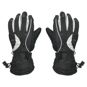 Gants de ski d'hiver pour enfants Design de dessin animé mignon mitaines en cuir chaud antidérapant coupe-vent imperméable caractéristiques pour les Sports de plein air - Product Image 5