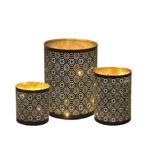 Portavelas de hierro hecho a mano Color personalizado Irregular Fancy Table Top Design Venta al por mayor Material de metal de bajo precio - Product Image 5