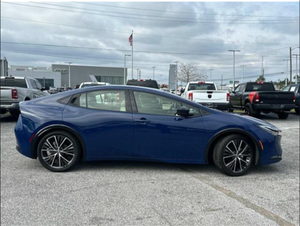 NUEVAS VENTAS 2023 / 2024 Prius XLE Nuevo Modelo de Auto con Volante a la Izquierda y Derecha - Product Image 1