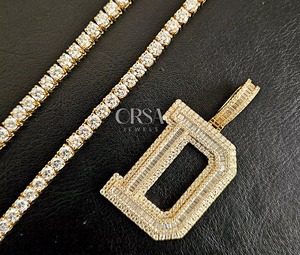 Proveedor indio 925 Colgante de letra D helado de plata con diamantes de corte Baguette para hombres y mujeres disponible a precio de fábrica - Product Image 1