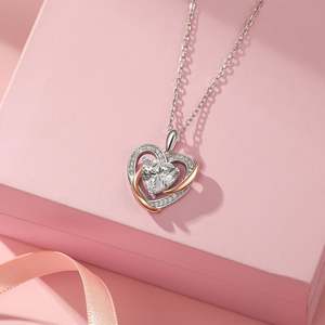 Collier personnalisé Jeulia Classic Amore - Diamant Moissanite en forme de cœur, chaîne plaquée or, sertissage griffe, cadeau de fiançailles tendance - Product Image 4