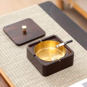 Nouvel arrivage de cendrier en résine époxy et bois de forme carrée au design moderne avec logo de couleur personnalisé portable pour l'intérieur et l'extérieur - Product Image 2