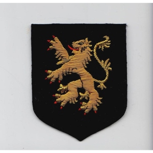 Insignes de blazer brodés à la main de haute qualité sur feutre personnalisés en gros - Product Image 2