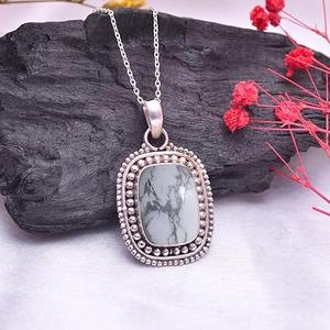 Colgante de joyería de boda de Plata de Ley 925 hecho a mano con piedra preciosa de corte princesa howlita para novias Collar de plata estampado - Product Image 4