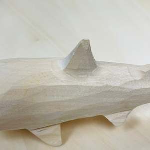 YEEYAYA Statuetta di Balena in Legno Intagliata a Mano da 6 Pollici, Scultura Artistica di Pesce in Legno per Decorazione Casa, Accento per Stanza a Tema Acquatico - Product Image 6