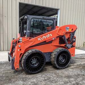 Excellent Condition Kubota SSV75 Skid Steer Loader Diesel Crawler Loader 75KW Orange Heavy Duty Construction Equipment Short - Product Image 1