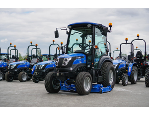 Tracteur compact SOLIS 26 HST 26HP avec tondeuse à gazon à montage central, transmission hydrostatique 4x4, moteur diesel, pour pelouse et terrains gazonnés - Product Image 2