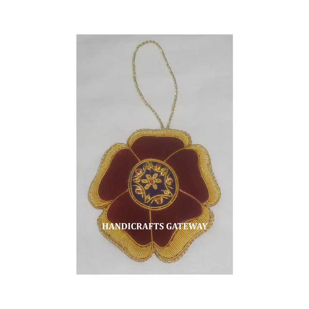 Rojo Oscuro y Dorado