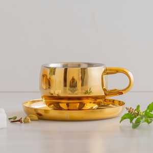 Tasse isotherme de luxe avec assiette en acier inoxydable et finition en laiton doré - Product Image 1